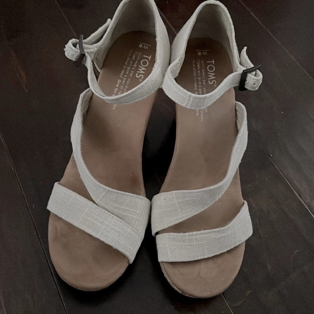Tom’s cream wedges in size 8 only worn twice. Great condition and comfortable.